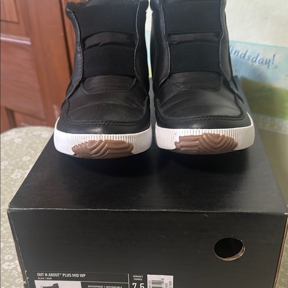 Womens black sorel booties,waterproof - Picture 1 of 6